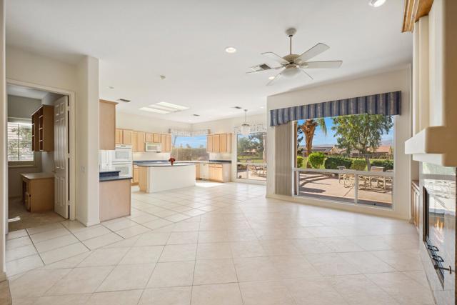 78586 Kensington Avenue, Palm Desert CA: https://media.crmls.org/mediaz/04d8b347-c657-4837-b941-740317184928.jpg