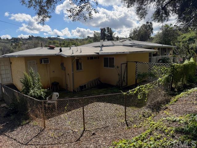 Detail Gallery Image 2 of 9 For 2576 Green Hills Way, Vista,  CA 92084 - 3 Beds | 2 Baths