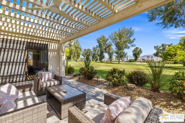 747 Inverness Drive, Rancho Mirage CA: https://media.crmls.org/mediaz/04d94d72-3c99-487c-bebb-3de3ce49e027.jpg