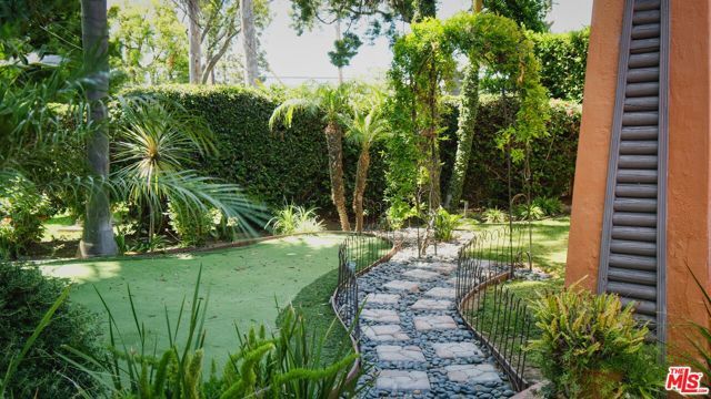 5803 Wooster Avenue, Los Angeles CA: https://media.crmls.org/mediaz/04d96c2f-daa1-4218-b3eb-41e60f7dc802.jpg