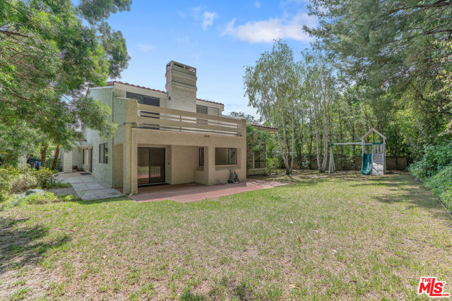 23454 Park Hermosa, Calabasas CA: https://media.crmls.org/mediaz/04da4fb7-7284-4390-962c-23064393eefc.jpg