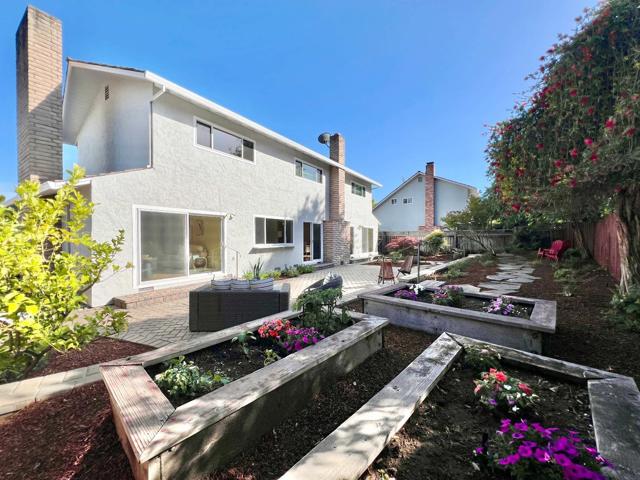 665 Towle Way, Palo Alto CA: https://media.crmls.org/mediaz/04da5696-88d6-4d99-bffe-cd069e6e729b.jpg