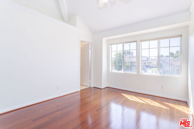 27350 Landon Place, Valencia CA: https://media.crmls.org/mediaz/04db67a2-3ac6-49a9-a791-dc3090106238.jpg