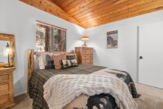 43734 Yosemite Drive, Big Bear CA: https://media.crmls.org/mediaz/04dbfce3-437e-4a99-8f00-b5d6ba1db43a.jpg