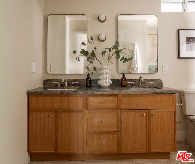 1432 Kellam Avenue, Los Angeles CA: https://media.crmls.org/mediaz/04dc8bed-3af2-4bdc-bade-f2884fe8c7e5.jpg