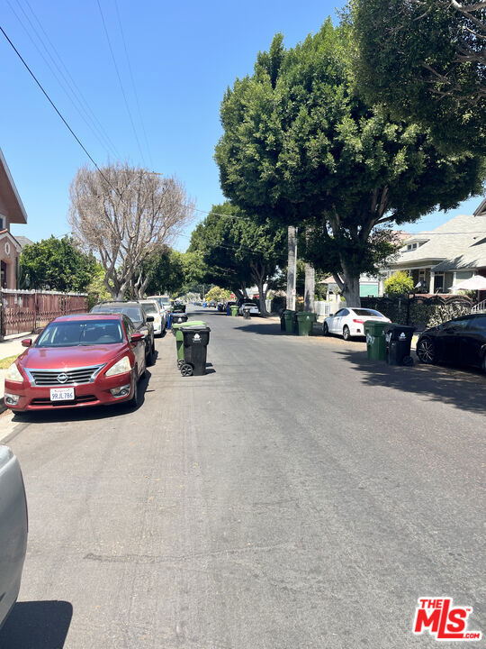 1256 W 25th Street, Los Angeles CA: https://media.crmls.org/mediaz/04dd0c12-7f8d-473f-87b1-27277a7526fb.jpg