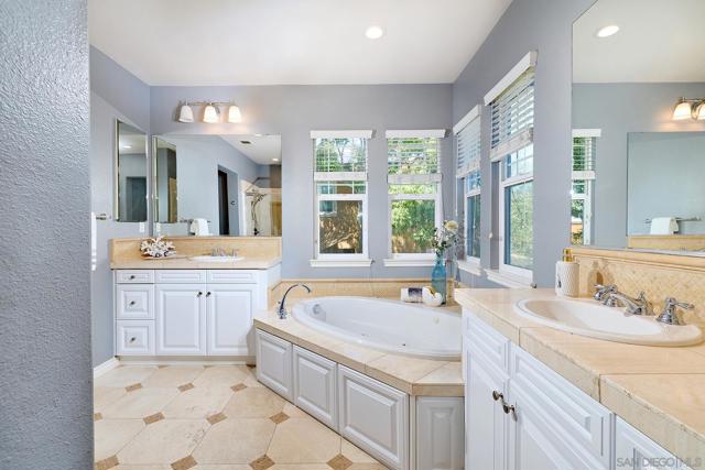15504 Paseo Del Sur, San Diego CA: https://media.crmls.org/mediaz/04dd4548-2364-4492-91e8-d2ed16a7f130.jpg