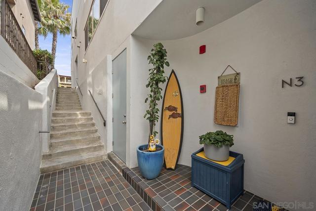 356 Prospect Street, La Jolla CA: https://media.crmls.org/mediaz/04de7c27-f1f4-483c-950e-470b5de81005.jpg