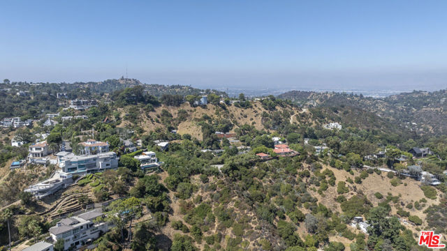 8581 Cole Crest Drive, Los Angeles CA: https://media.crmls.org/mediaz/04dff0a1-4674-4b8a-aae1-45bfe3d9d71a.jpg