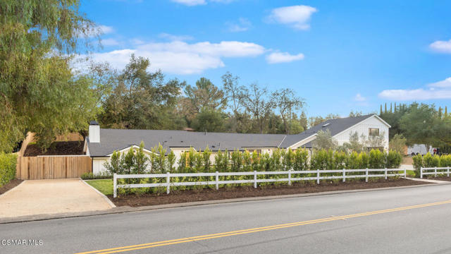 1324 La Granada Drive, Thousand Oaks CA: https://media.crmls.org/mediaz/04e02190-4113-4dfa-bba5-1103d71755c7.jpg