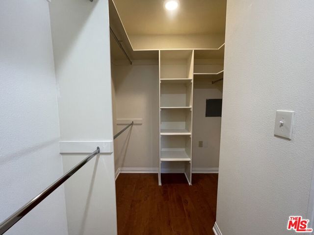 15024 Magnolia Boulevard, Sherman Oaks CA: https://media.crmls.org/mediaz/04e02d9b-8bb5-44b8-bd7d-12c9a5aa3006.jpg