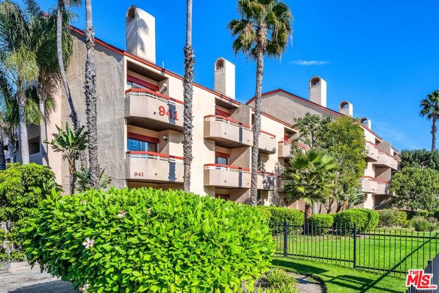 941 W Carson Street, Torrance CA: https://media.crmls.org/mediaz/04e05562-02a5-4d0a-a660-434c35989c96.jpg