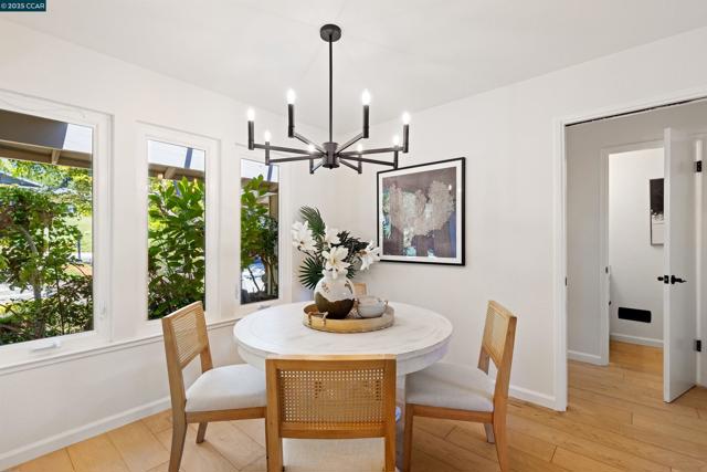 11 Breck Ct, Moraga CA: https://media.crmls.org/mediaz/04e092ed-20d1-4d89-b8f3-e9cb9ac860bb.jpg