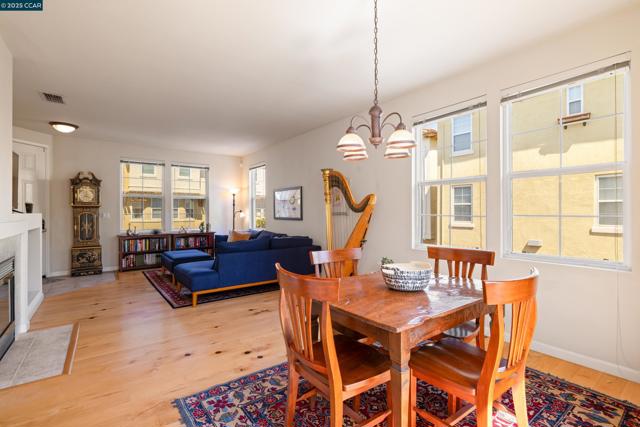 46 Matisse Ct, Pleasant Hill CA: https://media.crmls.org/mediaz/04e11c7e-2c8b-4816-ac8b-c48926a587e1.jpg