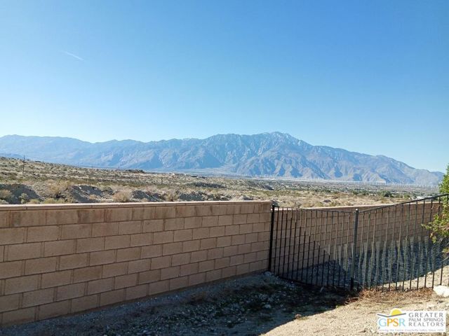 68381 Panorama Drive, Desert Hot Springs CA: https://media.crmls.org/mediaz/04e12568-515b-446f-b73b-dfd693f2f918.jpg