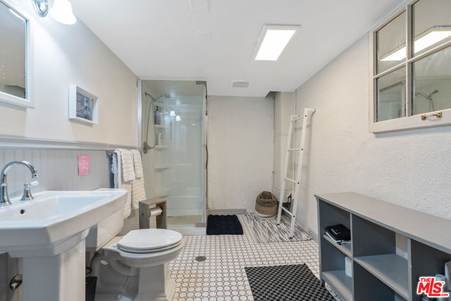 41 Vicente Terrace, Santa Monica CA: https://media.crmls.org/mediaz/04e206f4-62fc-461f-8070-5600ee988b56.jpg