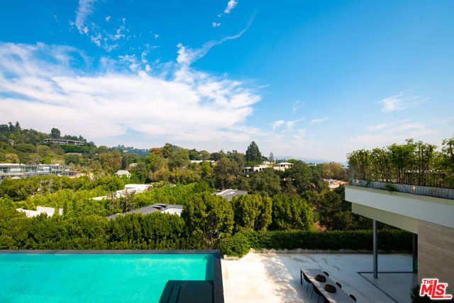 642 Perugia Way, Los Angeles CA: https://media.crmls.org/mediaz/04e23b59-f385-49a4-8521-d74614cd18ab.jpg