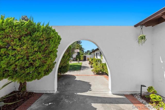 16566 Caminito Vencinos, San Diego CA: https://media.crmls.org/mediaz/04e23cd9-c69e-4d11-b29e-fcc232dbae96.jpg