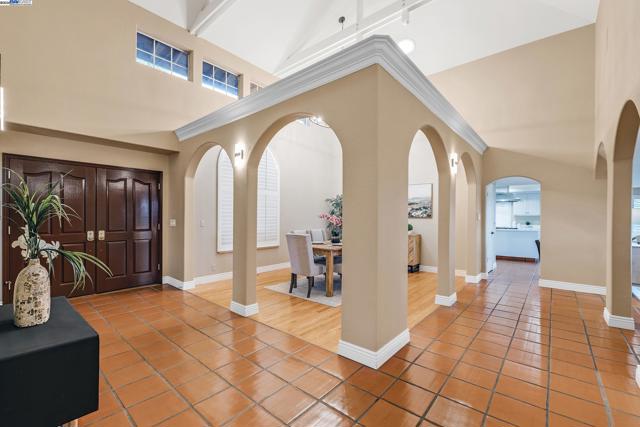 20340 Hunters Knls, Castro Valley CA: https://media.crmls.org/mediaz/04e3125a-880d-412c-89e5-e6900773091e.jpg