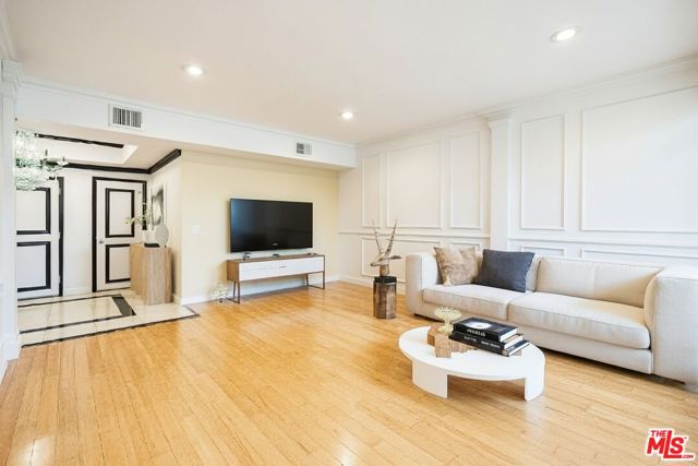 1124 N Kings Road, West Hollywood CA: https://media.crmls.org/mediaz/04e3c91f-2261-4b3a-9d39-1865178e0141.jpg