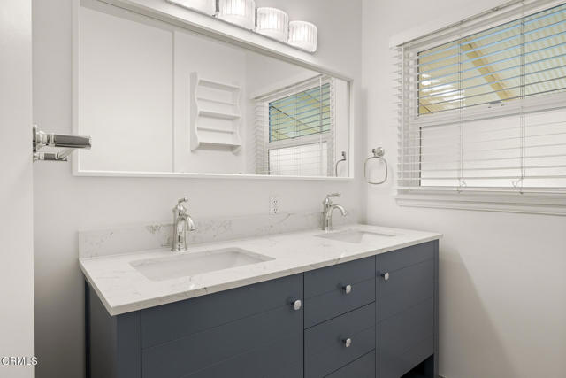 1750 E Villa Street, Pasadena CA: https://media.crmls.org/mediaz/04e40e02-f3d4-4b90-8b92-c0e90b3e0461.jpg