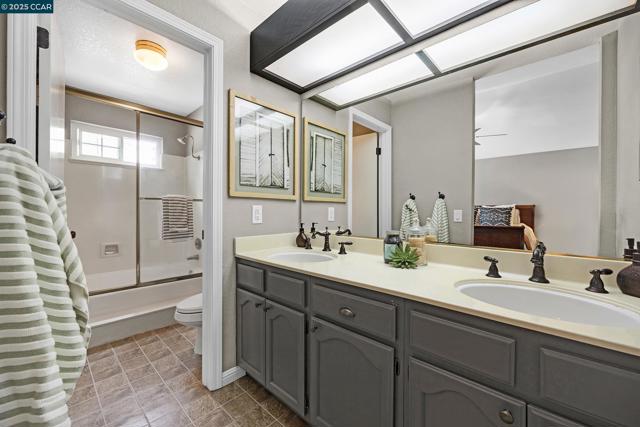 60 Rainbow Cir, Danville CA: https://media.crmls.org/mediaz/04e43875-a7d4-47f7-9a67-53af43bc9f86.jpg