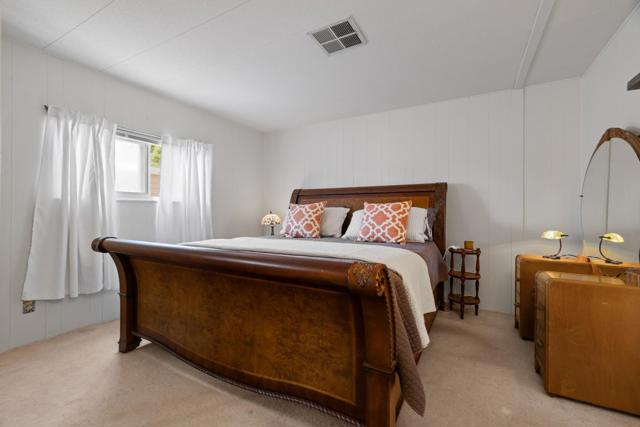 120 Oceanview Ave, Half Moon Bay CA: https://media.crmls.org/mediaz/04e45436-db56-4b5a-82e4-e4da72e15856.jpg