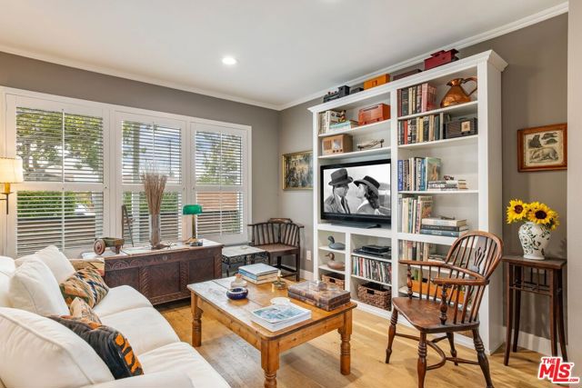 11521 Segrell Way photo 3