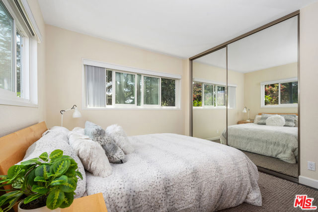 1127 15th Street, Santa Monica CA: https://media.crmls.org/mediaz/04e543dc-8cfc-463d-922c-3f664f4d0ced.jpg