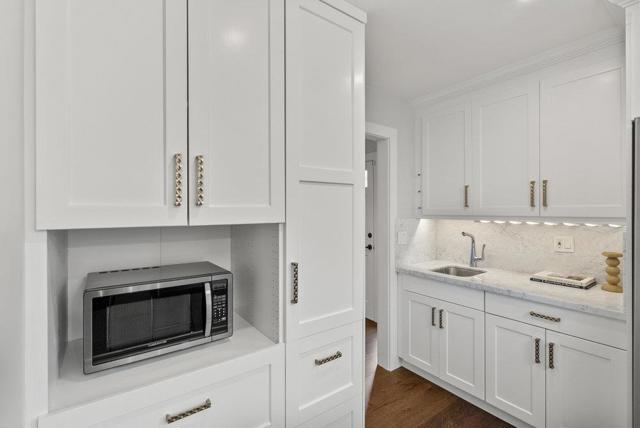 329 San Rafael Avenue, Belvedere CA: https://media.crmls.org/mediaz/04e5bdd2-cee1-4a96-a184-4f872e189552.jpg