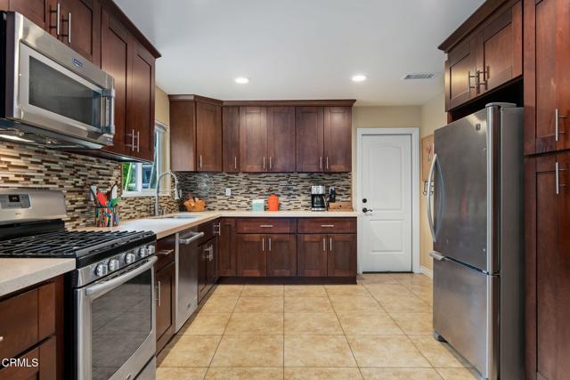 1796 Swift Avenue, Ventura CA: https://media.crmls.org/mediaz/04e60698-3e74-4b8e-b172-d97f8adfec6d.jpg