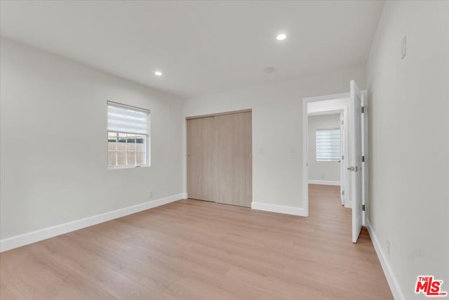6915 Encino Avenue, Van Nuys CA: https://media.crmls.org/mediaz/04e61d0b-aec5-40e9-bf8e-6b1857ac8522.jpg