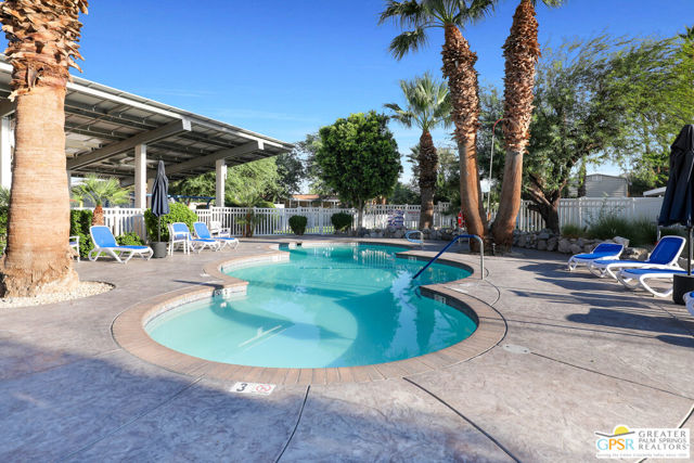 17555 Corkill Rd, Desert Hot Springs CA: https://media.crmls.org/mediaz/04e66e99-3a4c-4873-b352-5a91e71e9974.jpg