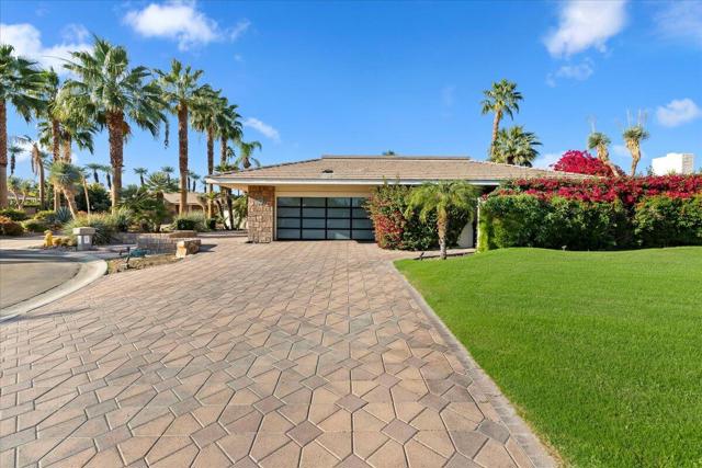 2 Deerfield Court, Rancho Mirage CA: https://media.crmls.org/mediaz/04e6b368-53ad-4e9e-ac78-903716416b15.jpg