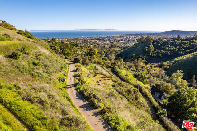 416 Ranchito Vista Road, Santa Barbara CA: https://media.crmls.org/mediaz/04e6f254-09be-42bb-bcaf-99028e5c998b.jpg