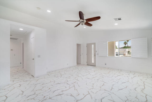 53045 Avenida Obregon, La Quinta CA: https://media.crmls.org/mediaz/04e6f5f1-5270-4952-8fcb-dde1145c79bf.jpg
