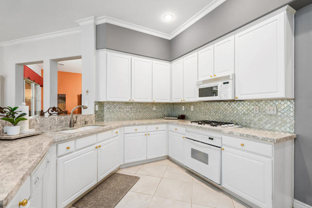 77703 Ashberry Court, Palm Desert CA: https://media.crmls.org/mediaz/04e6ff2f-e9da-4f83-814d-6701ae2a2bd8.jpg