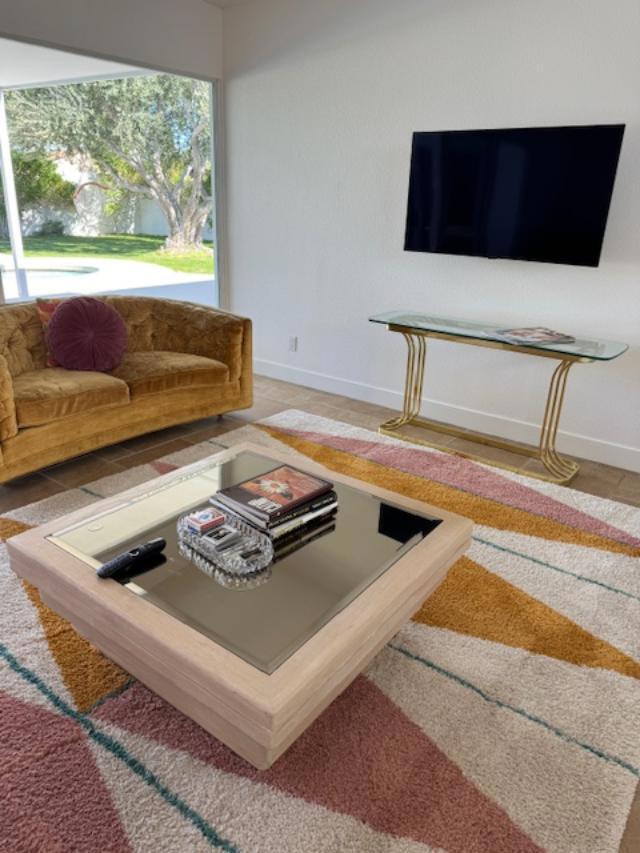 https://media.crmls.org/mediaz/04e74a52-144f-4365-8bbe-7ea0e508a491.jpg?preset=X-Large