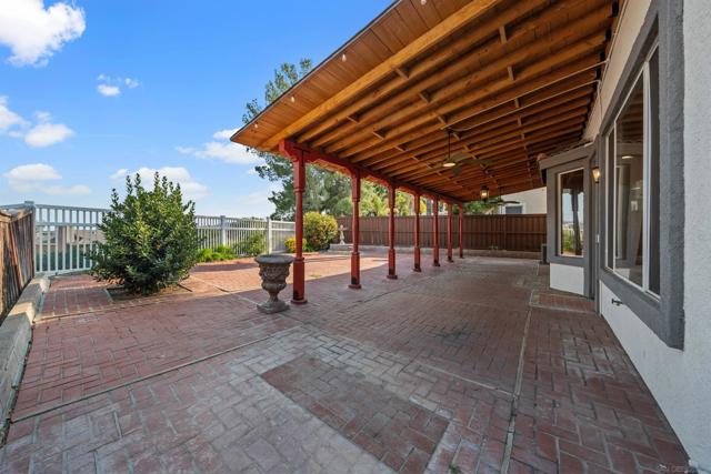 32991 Adelante St, Temecula CA: https://media.crmls.org/mediaz/04e7ad4a-e5c9-432d-aa7a-8e8374c0e37b.jpg