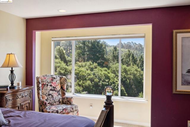 2335 Tunnel Rd, Oakland CA: https://media.crmls.org/mediaz/04e7c336-5f9a-4fd3-b884-cb90a333ad91.jpg