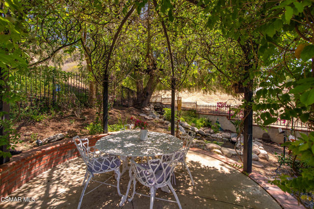 5924 Rainbow Hill Road, Agoura Hills CA: https://media.crmls.org/mediaz/04e82047-7aa6-476d-ba57-252dcfaf6765.jpg