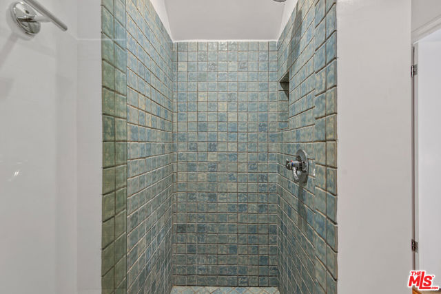 1024 Bay Street, 5 photo 8