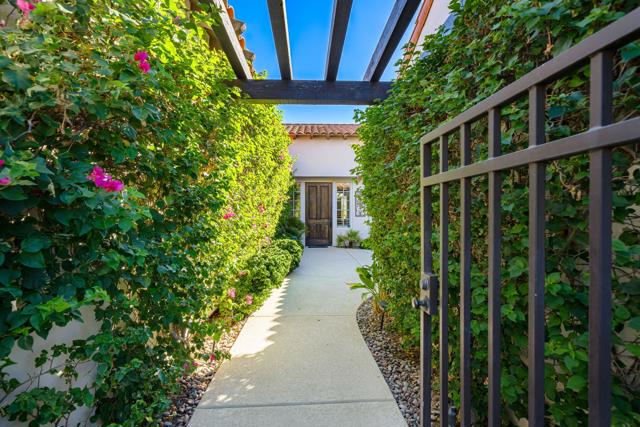 350 Loch Lomond Road, Rancho Mirage CA: https://media.crmls.org/mediaz/04e8c639-9fd0-4f82-ba26-e803bb40e988.jpg