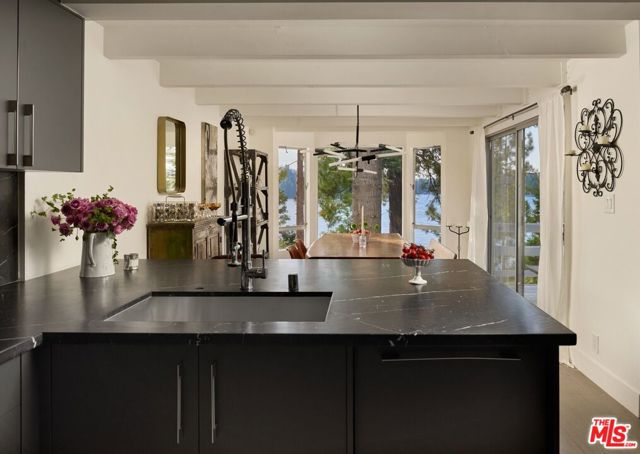 28918 Palisades Drive, Lake Arrowhead CA: https://media.crmls.org/mediaz/04e977f6-fbfd-400e-bad7-335858b9c781.jpg