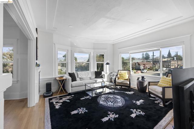 Image 22 of 42 For 4045 Manila Ave