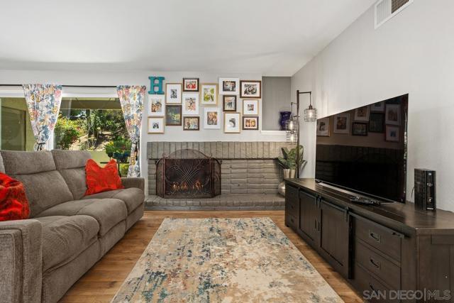 12007 Caminito Campana, San Diego CA: https://media.crmls.org/mediaz/04ea4f7c-8bb6-4ecb-9a57-5c3016b1e1f5.jpg