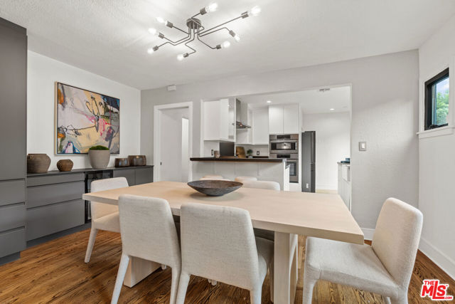 722 N La Jolla Avenue, Los Angeles CA: https://media.crmls.org/mediaz/04ea5da6-d0fc-43ad-b087-5126757266d8.jpg