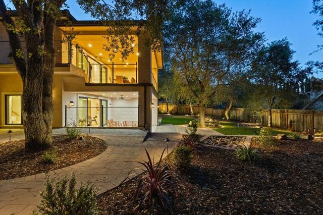 18061 Saratoga Los Gatos Road, Monte Sereno CA: https://media.crmls.org/mediaz/04ea807a-01c8-4db9-8d79-dfeed020836e.jpg