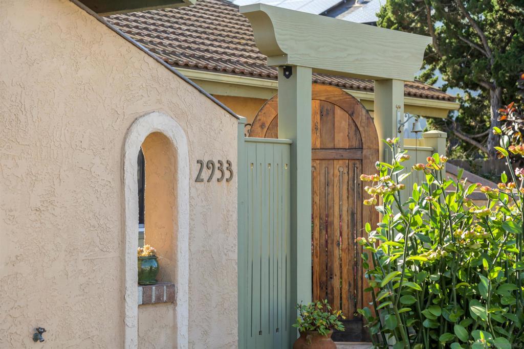 2933 Segovia Way Carlsbad, California 2933 Segovia Way