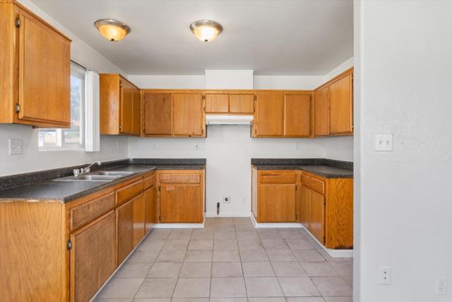 132 Center, Taft CA: https://media.crmls.org/mediaz/04ebba2c-79c6-4a2d-9228-bc0f797ccb75.jpg